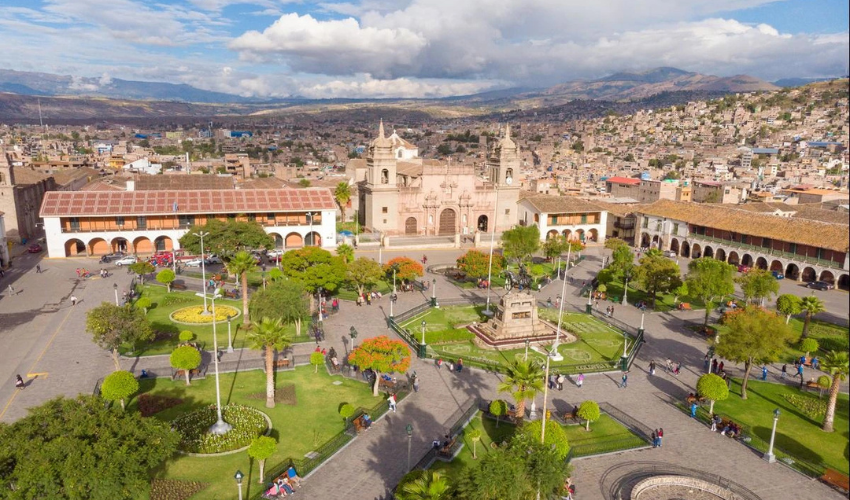 Bienvenida a Ayacucho y traslado a su hotel